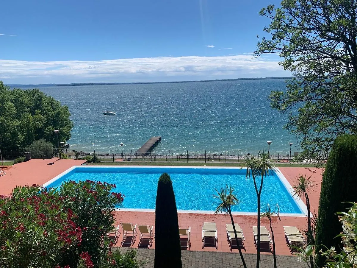 Gardazzurro Lake View Padenghe sul Garda 0*,  Italy