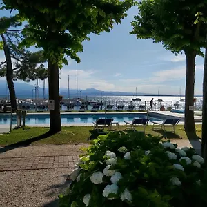 Prázdninový areál Villaggio Turistico Dei Tigli, Padenghe sul Garda